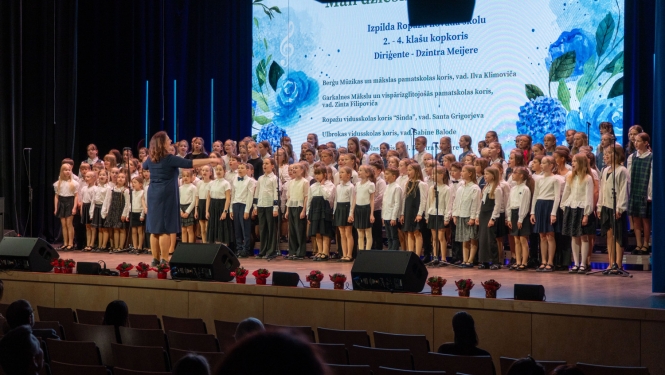 Ģimenes dienas koncerts "Man dziesmiņu nepietrūka"