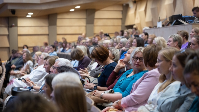 Ropažu novada pašvaldības izglītības darbinieku konference "Dabiskā intelekta spēks: radošums, emocijas, prāts"