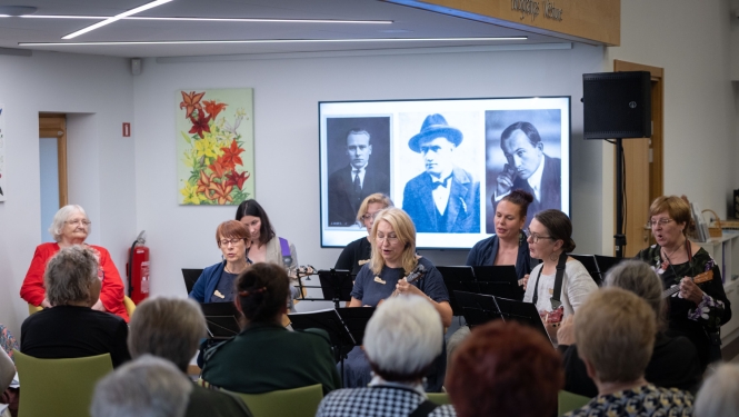 Dzejas un mūzikas vakars "Noķert mirkli. Dzeja, ota un ukulele"