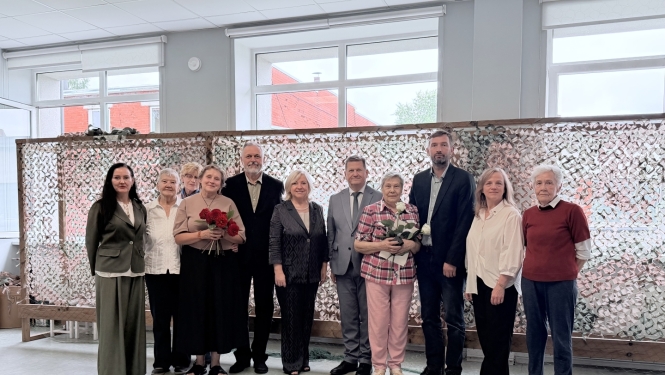 Godinātas maskēšanās tīklu pinējas par atbalstu Ukrainai 