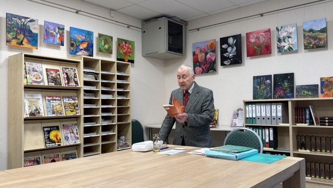 Garkalnes bibliotēkā viesojas Zigurds Rasa