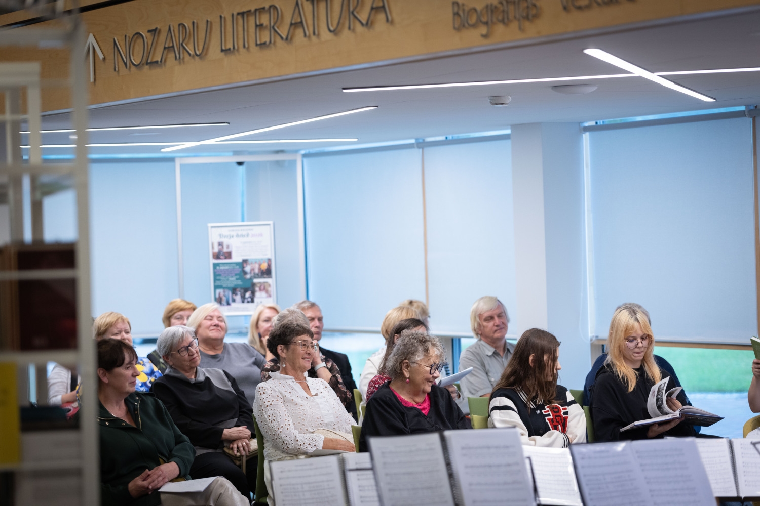 Dzejas un mūzikas vakars "Noķert mirkli. Dzeja, ota un ukulele"