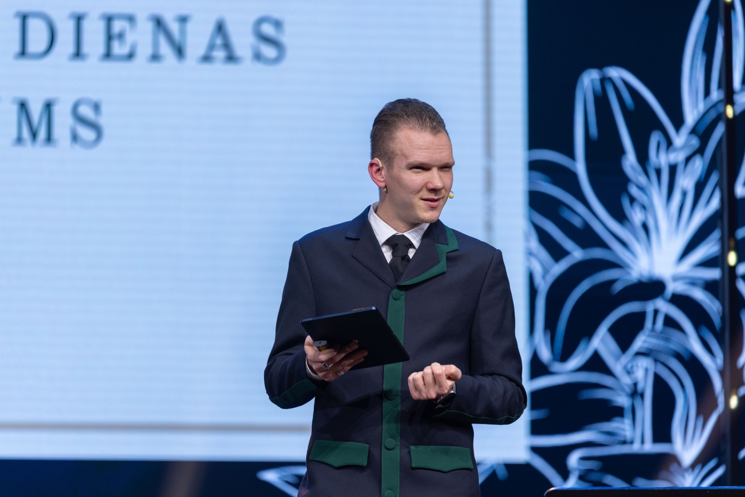 Sumināti pašvaldības balvas "Ropažu novada gada pedagogs" saņēmēji