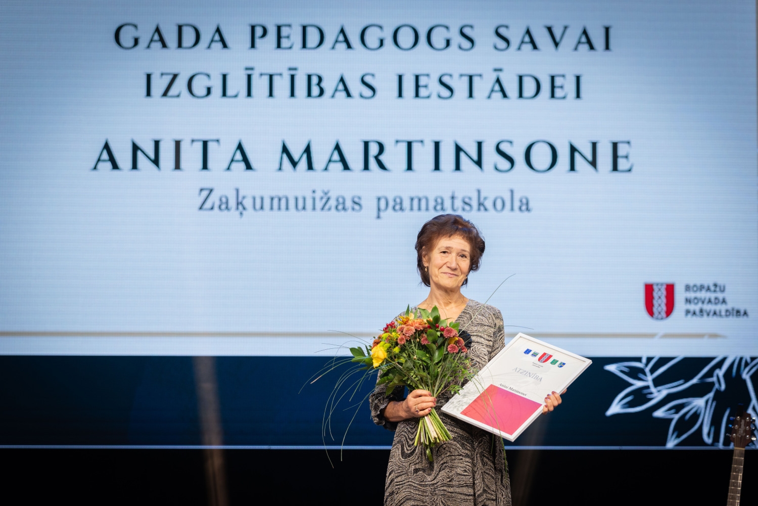 Sumināti pašvaldības balvas "Ropažu novada gada pedagogs" saņēmēji