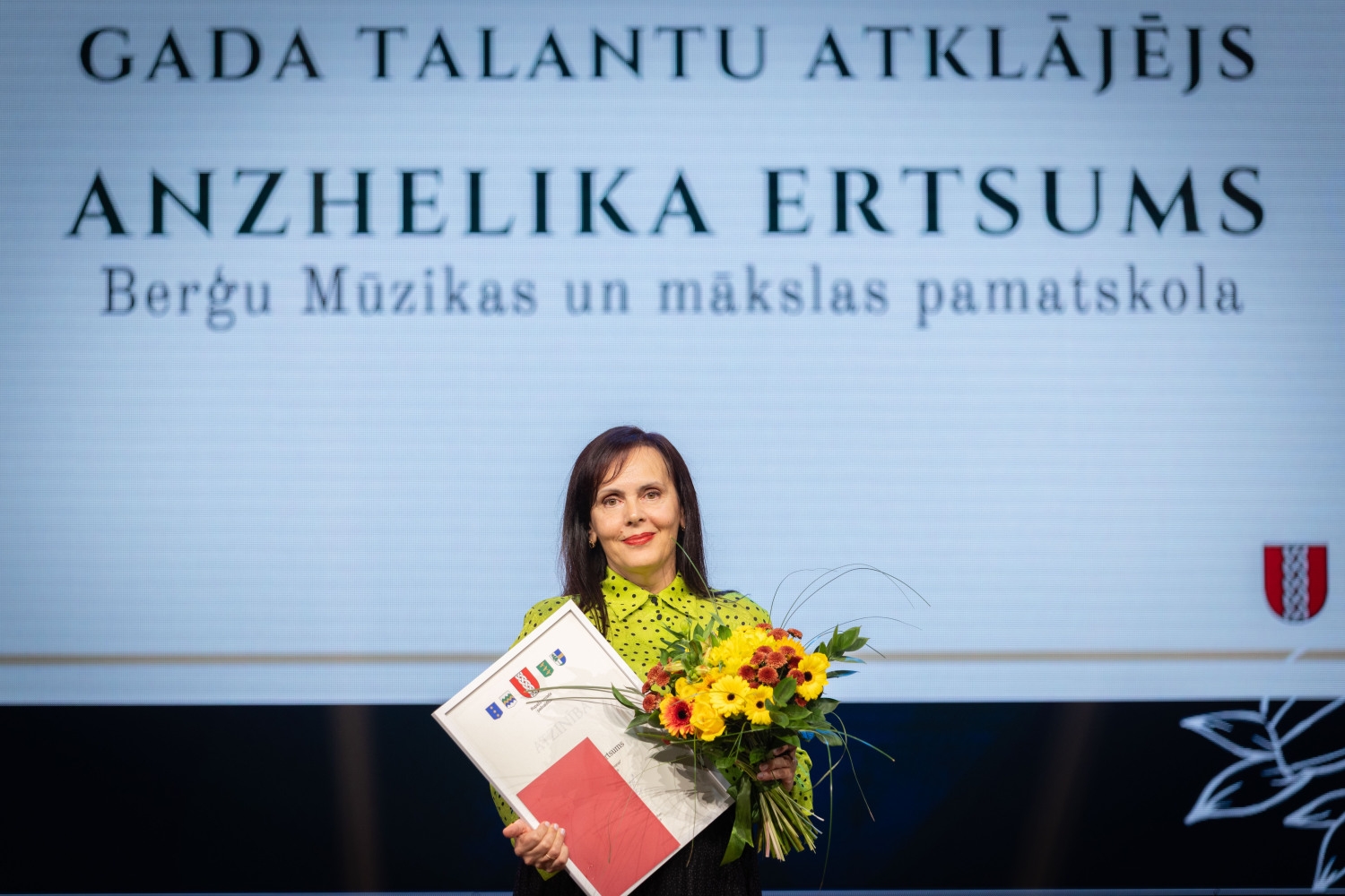 Sumināti pašvaldības balvas "Ropažu novada gada pedagogs" saņēmēji