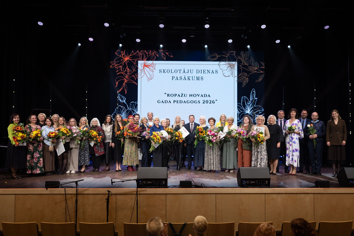 Sumināti pašvaldības balvas "Ropažu novada gada pedagogs" saņēmēji
