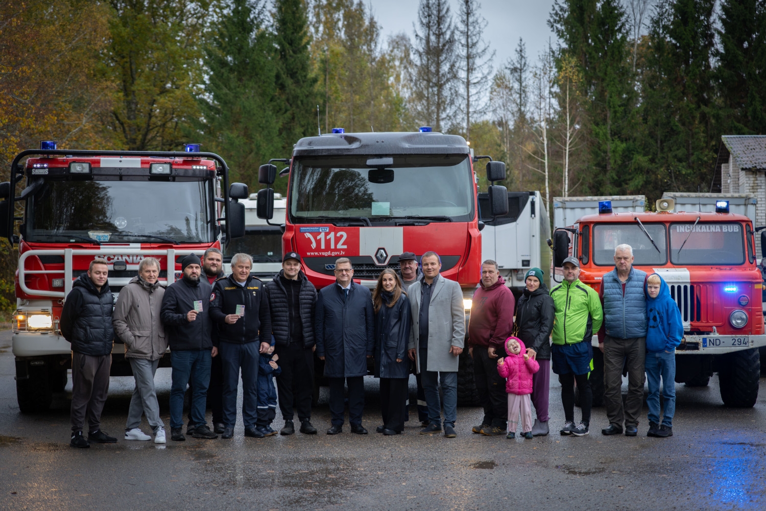 pašvaldība nodod ugunsdzēsības automašīnas Inčukalna Brīvprātīgo ugunsdzēsēju biedrībai