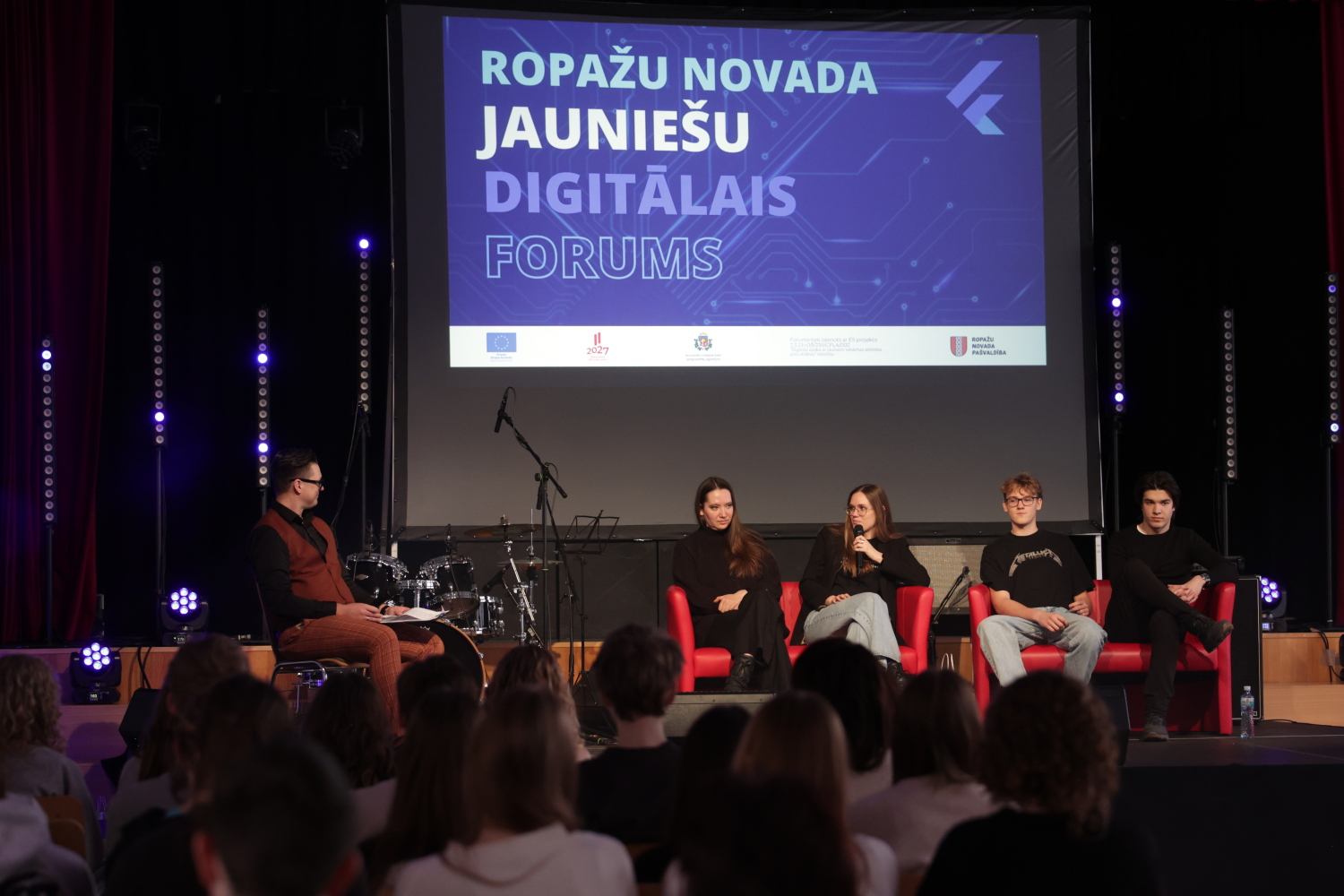 Pasniegtas "Ropažu novada Jauniešu gada balvas"