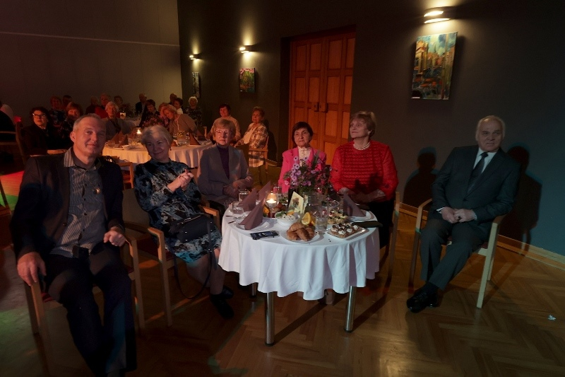 Senioru pasakums