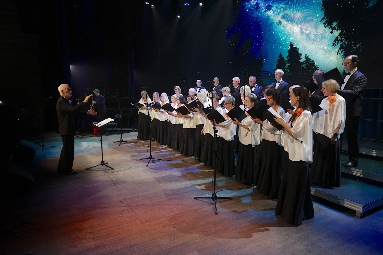 Jauktā kora "Ulbroka" jubilejas koncerts "40 pavasarus vienoti dziesmā"