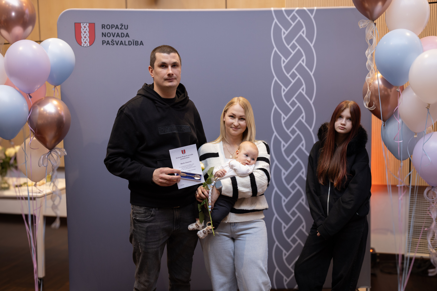 Sudraba karotīšu pasniegšanas pasākums Ropažu novadā deklarētajiem bērniņiem