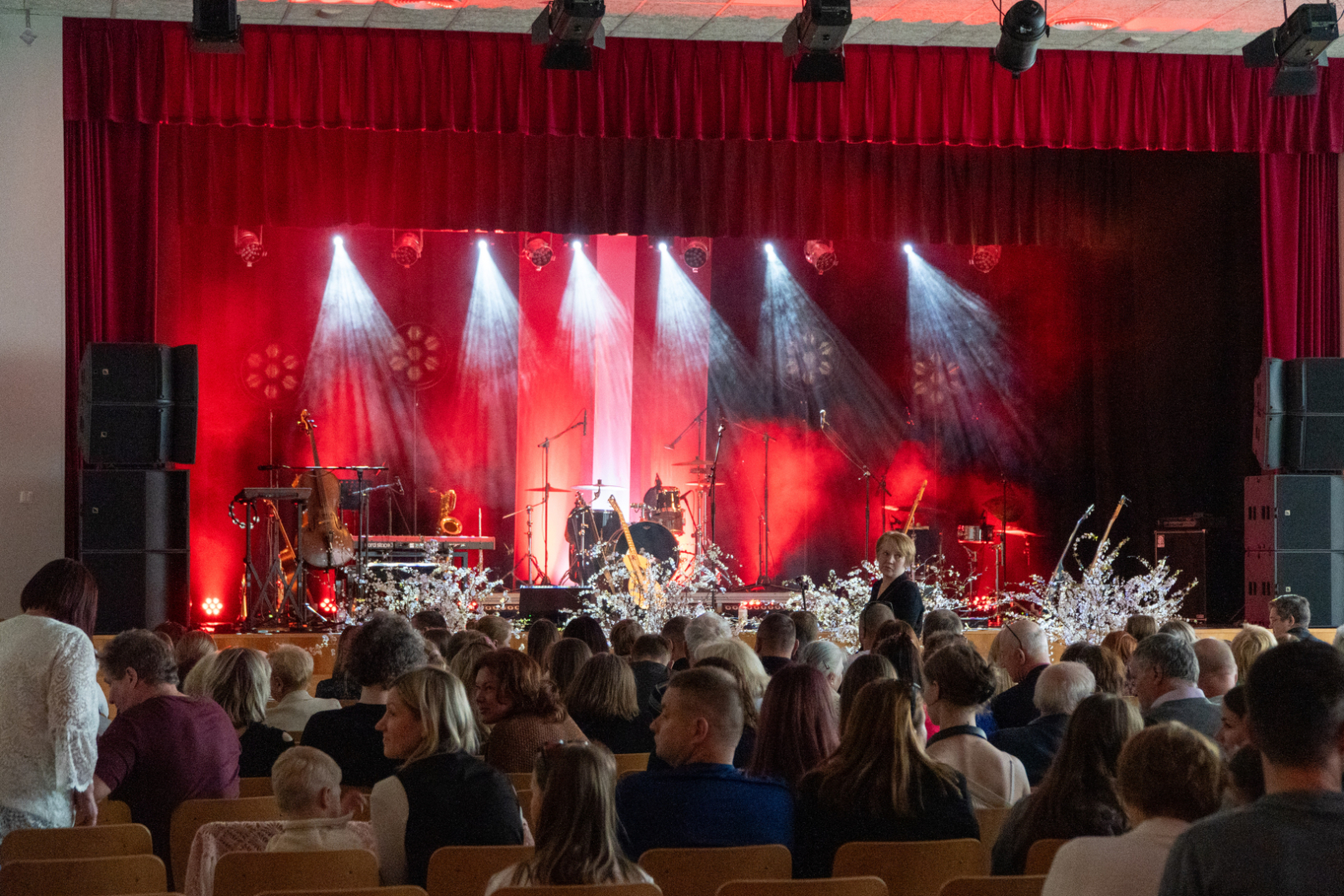 Valsts svētku koncerts ar grupu "The Sound Poets" Ropažu Kultūras centrā