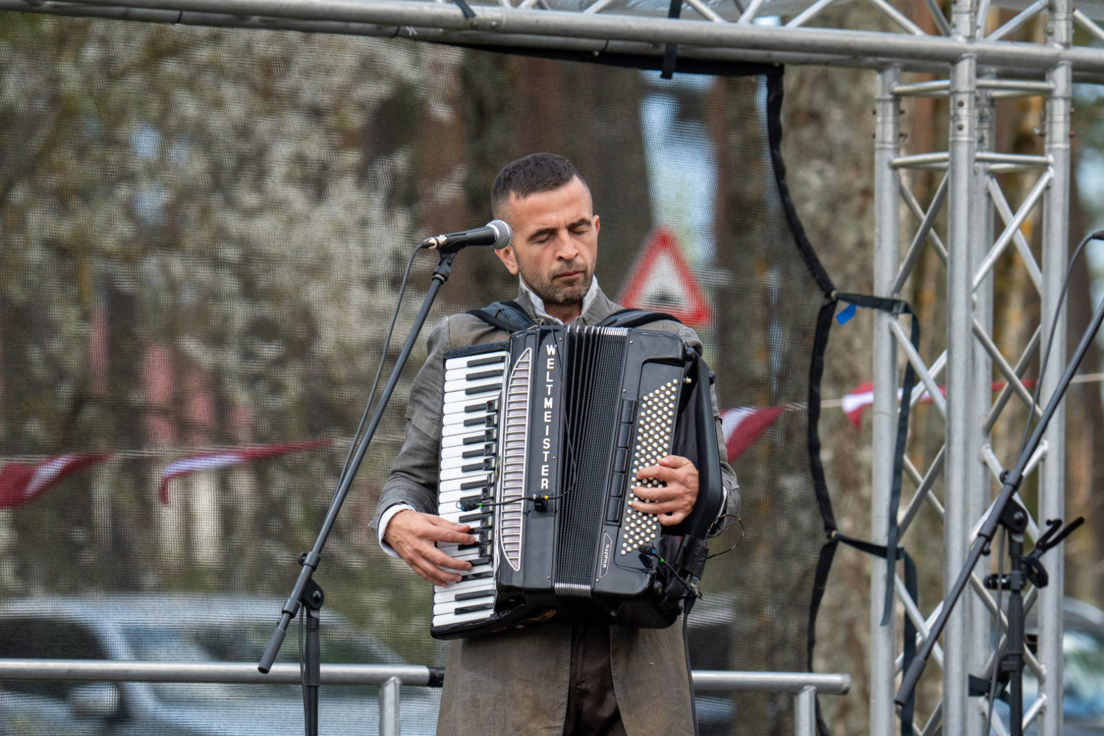 Pie Berģu Mūzikas un mākslas pamatskolas Upesciemā