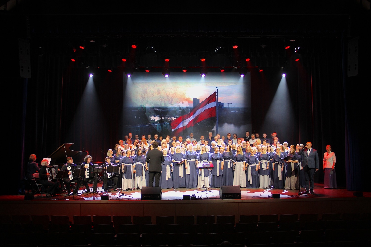 Jauktā kora "Ulbroka" jubilejas koncerts "40 pavasarus vienoti dziesmā"