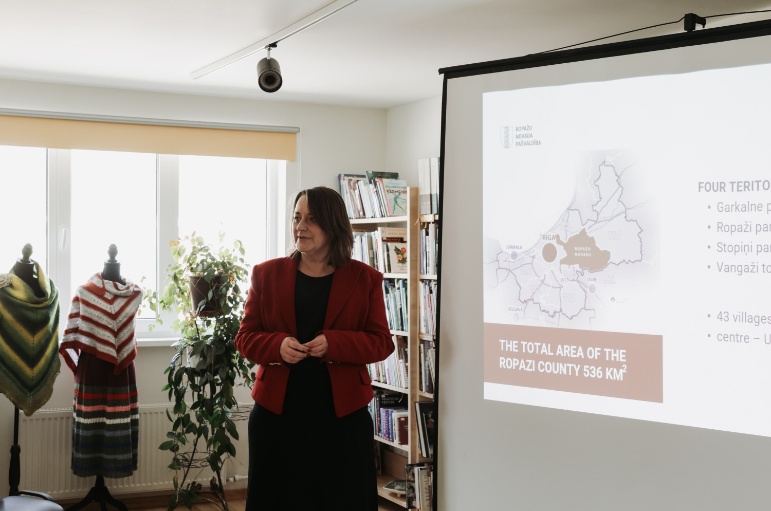 Norvēģijas Karalistes vēstniece Latvijā Ropažu bibliotēkā