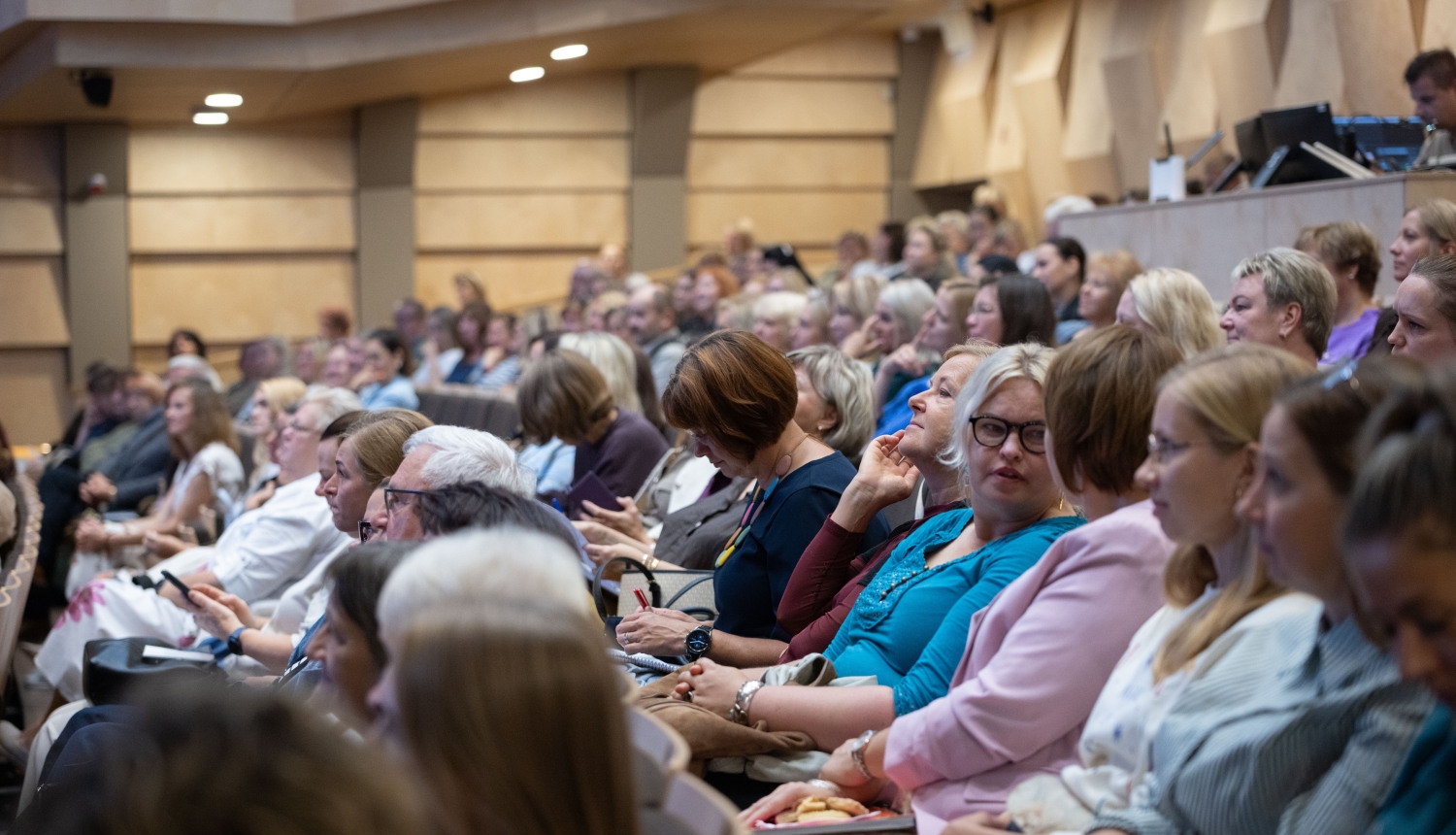 Ropažu novada pašvaldības izglītības darbinieku konference "Dabiskā intelekta spēks: radošums, emocijas, prāts"