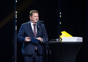 Sumināti pašvaldības balvas "Ropažu novada gada pedagogs" saņēmēji