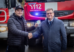 pašvaldība nodod ugunsdzēsības automašīnas Inčukalna Brīvprātīgo ugunsdzēsēju biedrībai