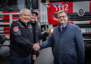 pašvaldība nodod ugunsdzēsības automašīnas Inčukalna Brīvprātīgo ugunsdzēsēju biedrībai
