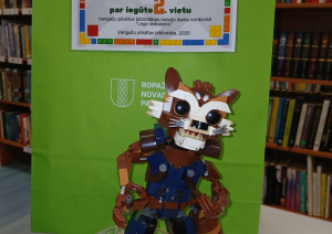 zaļš maisiņš ar lego