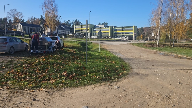 Ūdens muca ir novietota Vilciņu un Skolas ielas krustojumā, laukumā pie Upesciema volejbola laukuma