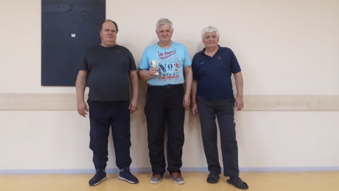 Ropažu pagasta sacensību novusā 3. posma uzvarētājs Andris Lapsiņš no Sējas