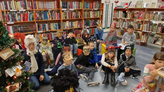   Ziemassvētku ķekatu jampandracis Vangažu pilsētas bibliotēkā