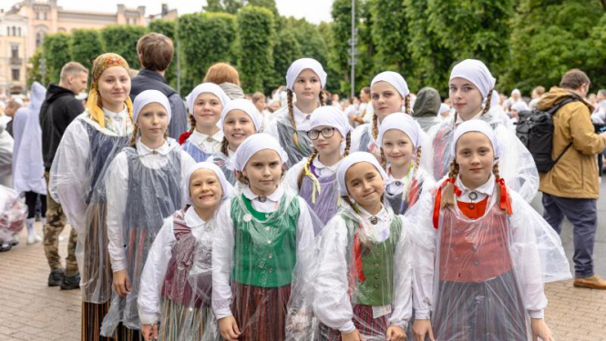 XIII Latvijas Skolu jaunatnes dziesmu un deju svētki