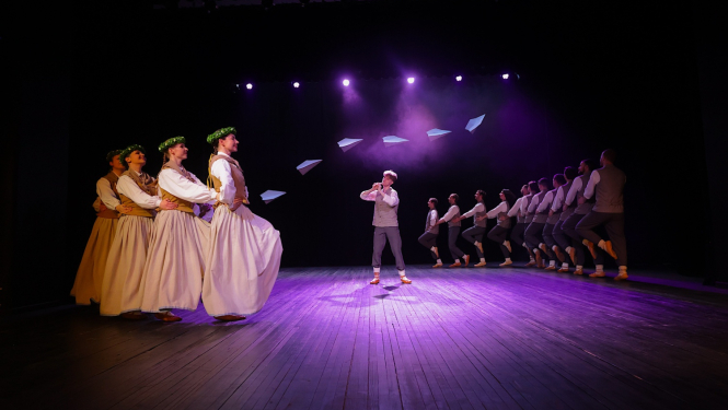 Tautas deju koncerts "Nopietni pa jokam ceļojumā"