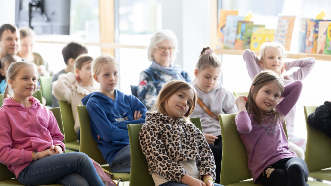 Bērnu, jauniešu un vecāku žūrijas 2025. gada sezonas noslēgums un grāmatu kolekcijas ekspertu tikšanās