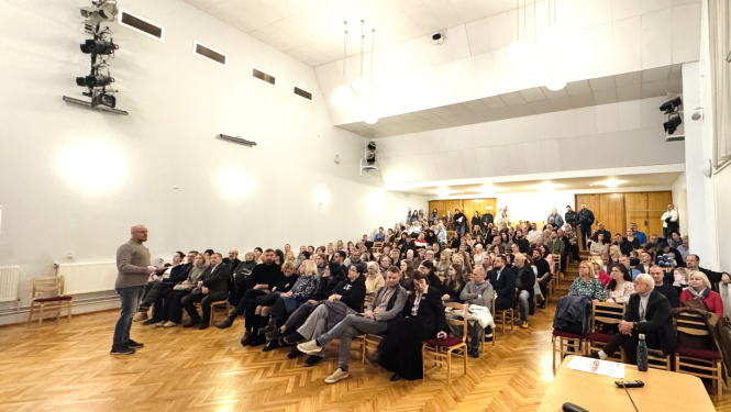 Tikšanās Upeslejās