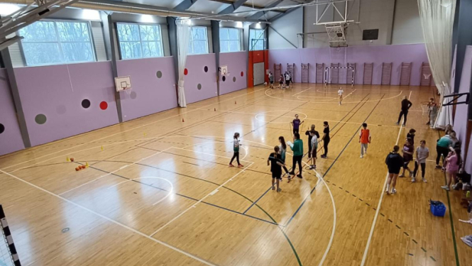 Jaunieši aktīvi iesaistās vispārējās fiziskās sagatavotības sacensībās