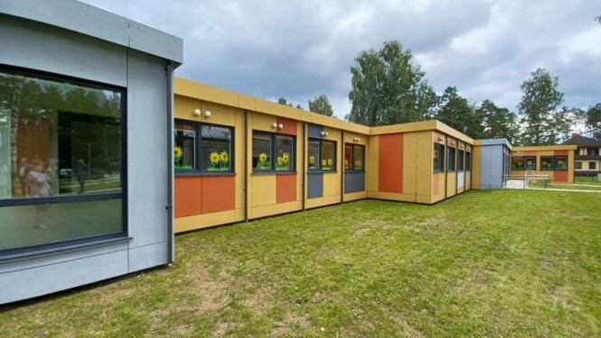 Garkalnē atklāj jaunu moduļu tipa piebūves ēku pirmsskolas izglītības iestādē “Čiekuriņš”
