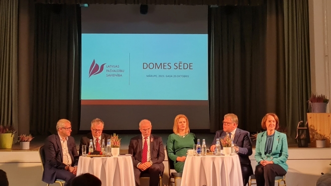 Latvijas Pašvaldību savienības Domes sēdē ar Ministru prezidenti pārrunā 2024. gada budžetu