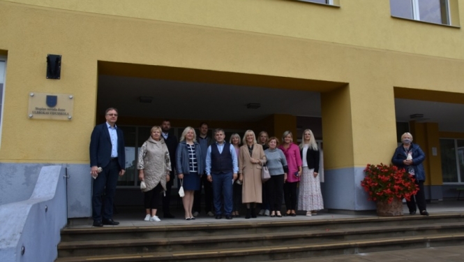 Ropažu novada pašvaldības pārstāvji pirms jaunā mācību gada apmeklē izglītības iestādes Stopiņu pagastā 