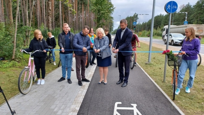 Svinīgi atklāts gājēju-veloceliņš Ulbroka-Dreiliņi