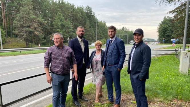 Veic testa braucienu reģionālā autobusa pieturvietā Berģos