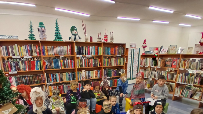   Ziemassvētku ķekatu jampandracis Vangažu pilsētas bibliotēkā