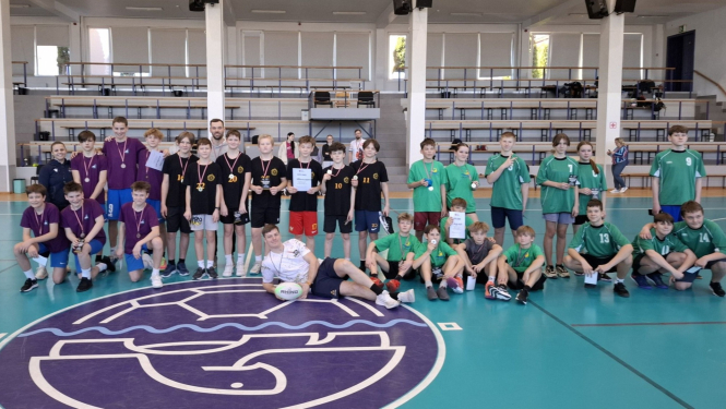 Ropažu novada skolēnu komandas sporta spēlēs tag-regbijā, kopbilde