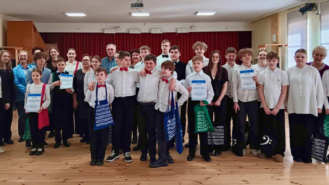 programmas Taustiņinstrumentu spēle – Akordeona spēle ansambļu konkursa dalībnieki, kopbildē