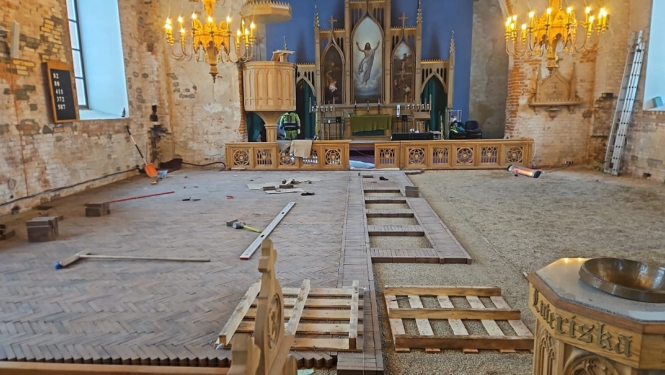 Ropažu baznīcas projekts, grīdas maiņa