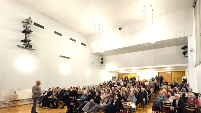 Tikšanās Upeslejās