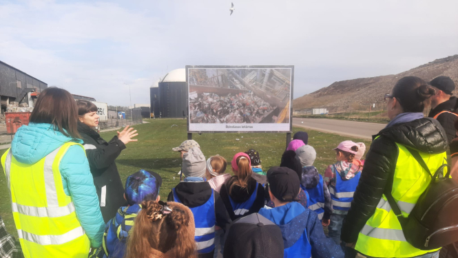 PII Jancis bērni ciemošanās laikā Getliņu EKO poligonā