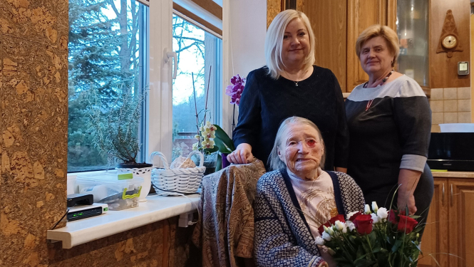 100 gadniece Garklanes pagasts