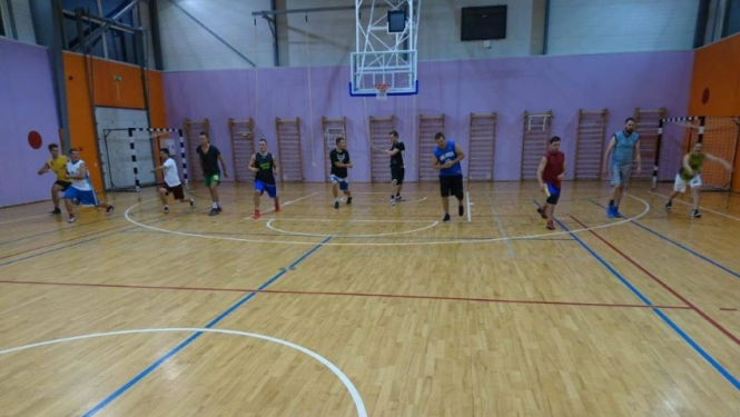 Nāc spēlēt basketbolu!