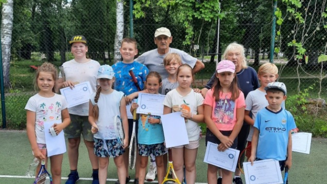 Tenisa turnīrs jaunajiem tenisistiem Ropažos