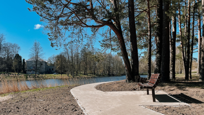 celiņš pie Ulbrokas ezera