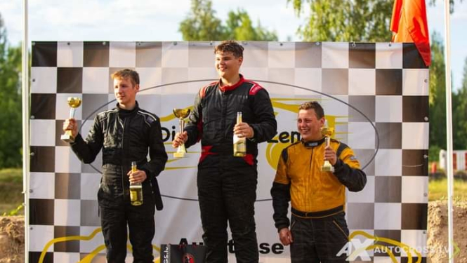 Mūsu sportisti sezonas ievadā izcīna uzvaru komandai. Juniors Lenards Lepsis izcīna uzvaru 44 sportistu konkurencē