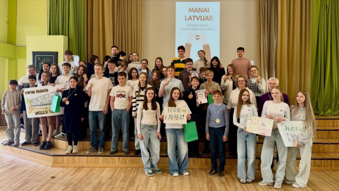 Viktorīnas "Mana Latvija" dalībieku kopbilde