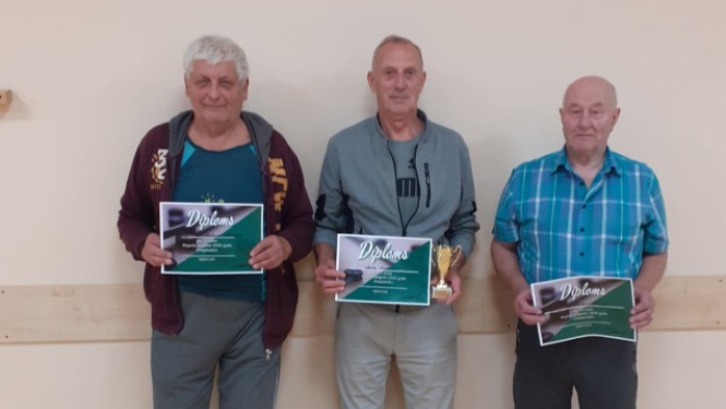 2.posma uzvarētājs Ropažu pagasta novusa sacensībās - Arnis Šimens no Ogres